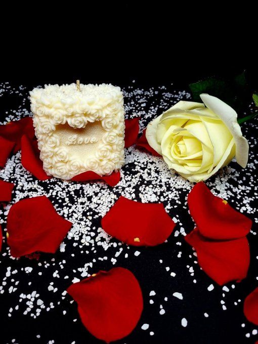 Bougie moulée amour caché Lys Blanc